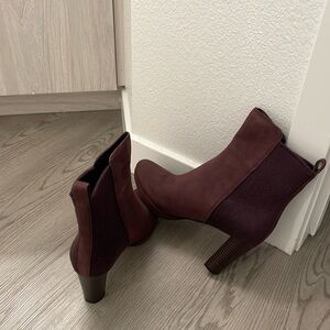 BNWT Clarks heeled boots